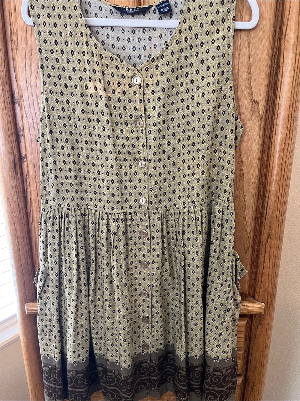 Women’s Sleeveless Button-Front Dress in Olive Green Pattern